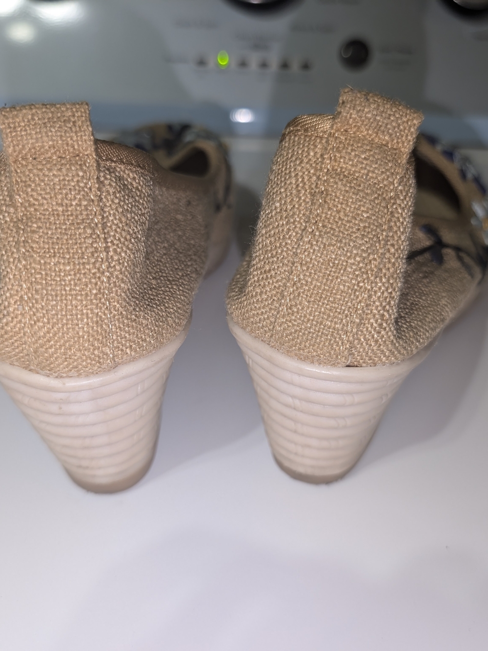 Beige Floral Embroidered Women's Slip-On Flats - Picture 2 of 8